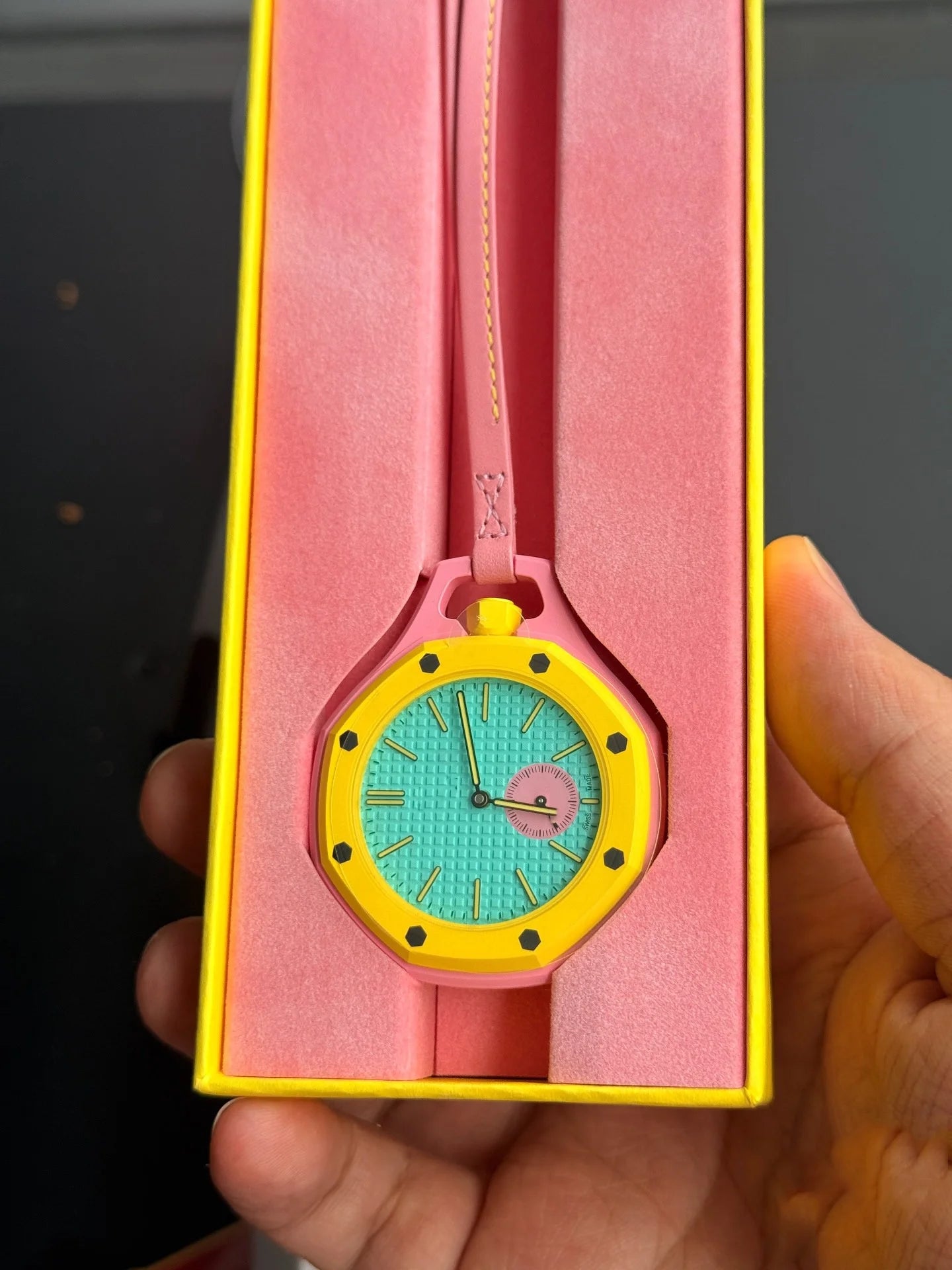 Reloj de pulsera de lujo personalizado, con cristal de zafiro y movimiento integrado personalizado.