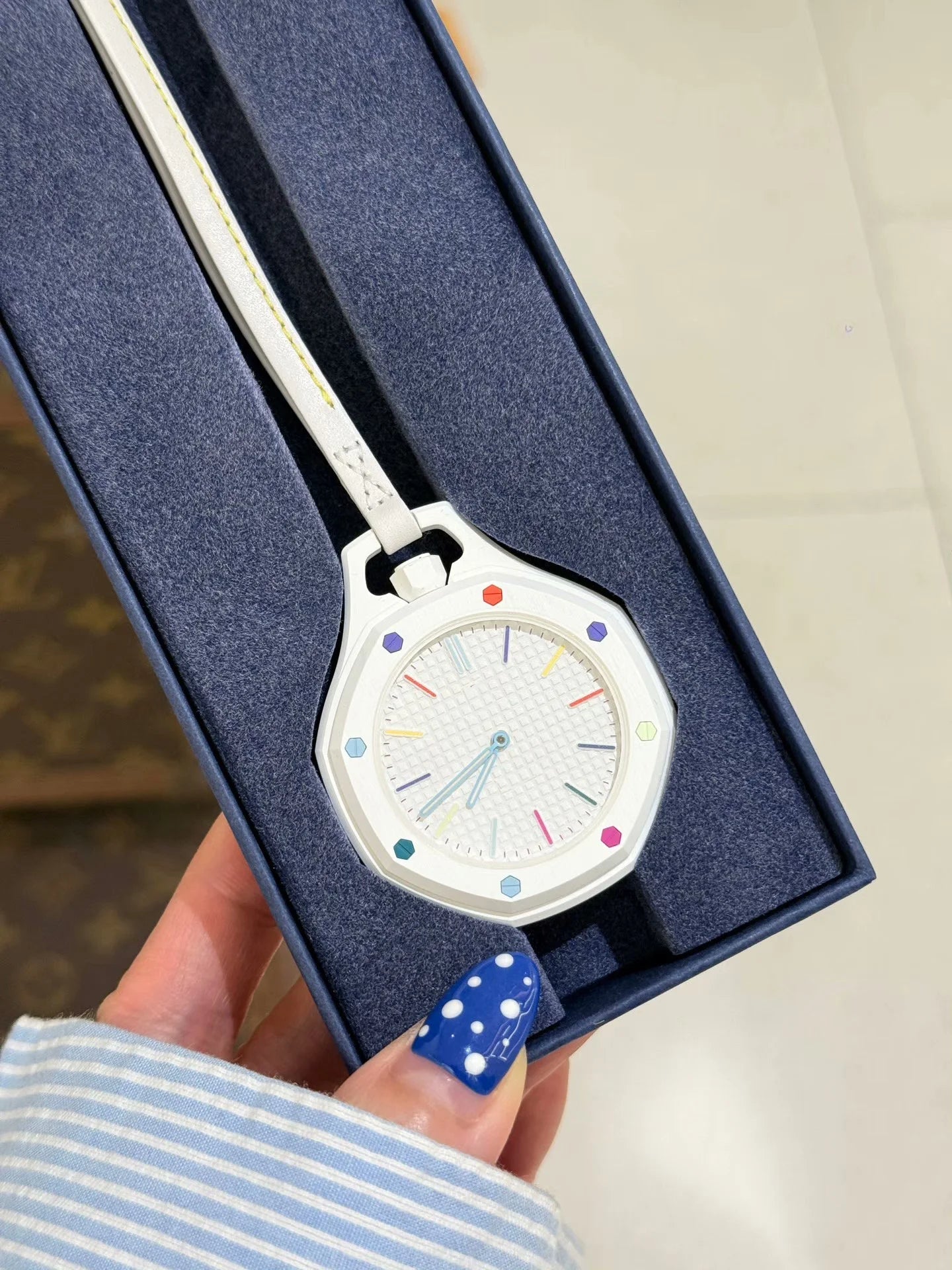 Reloj de pulsera de lujo personalizado, con cristal de zafiro y movimiento integrado personalizado.